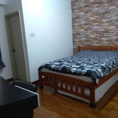 3Rooms 10Pax Mc 5 Star Hotel Sofa&Bed Mrt Mcd Axiata Seri Kembangan Εξωτερικό φωτογραφία