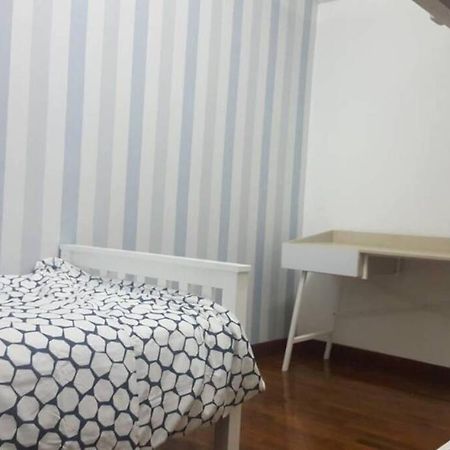 3Rooms 10Pax Mc 5 Star Hotel Sofa&Bed Mrt Mcd Axiata Seri Kembangan Εξωτερικό φωτογραφία
